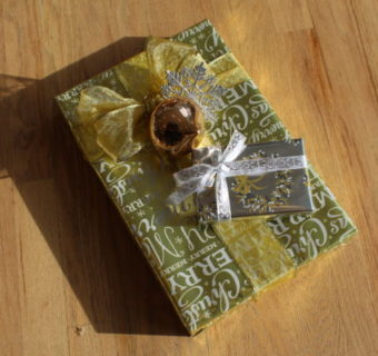 DIY: $5 Fancy Pants Gift Wrapping for the Cheap and Cheerful
